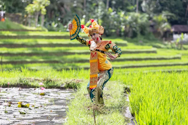 legong dance open space performance